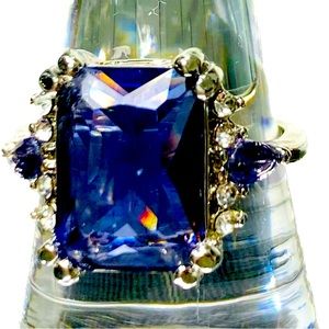 New Beautiful purple crystal ring size 8
